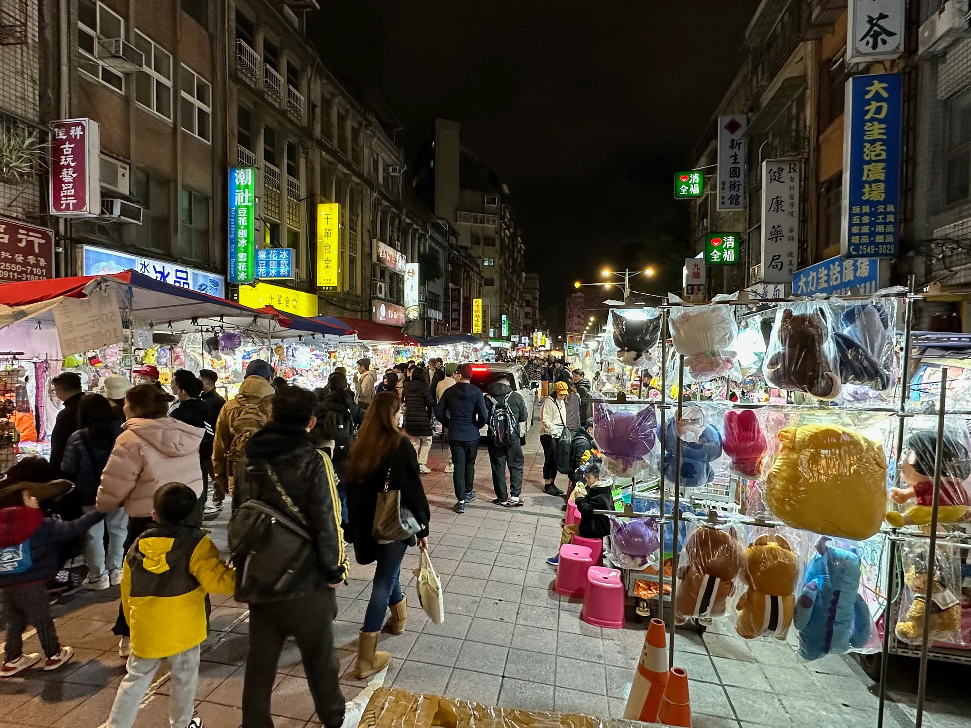 トランジットで寄った台北の夜市にも、にぎわいが戻っていました。