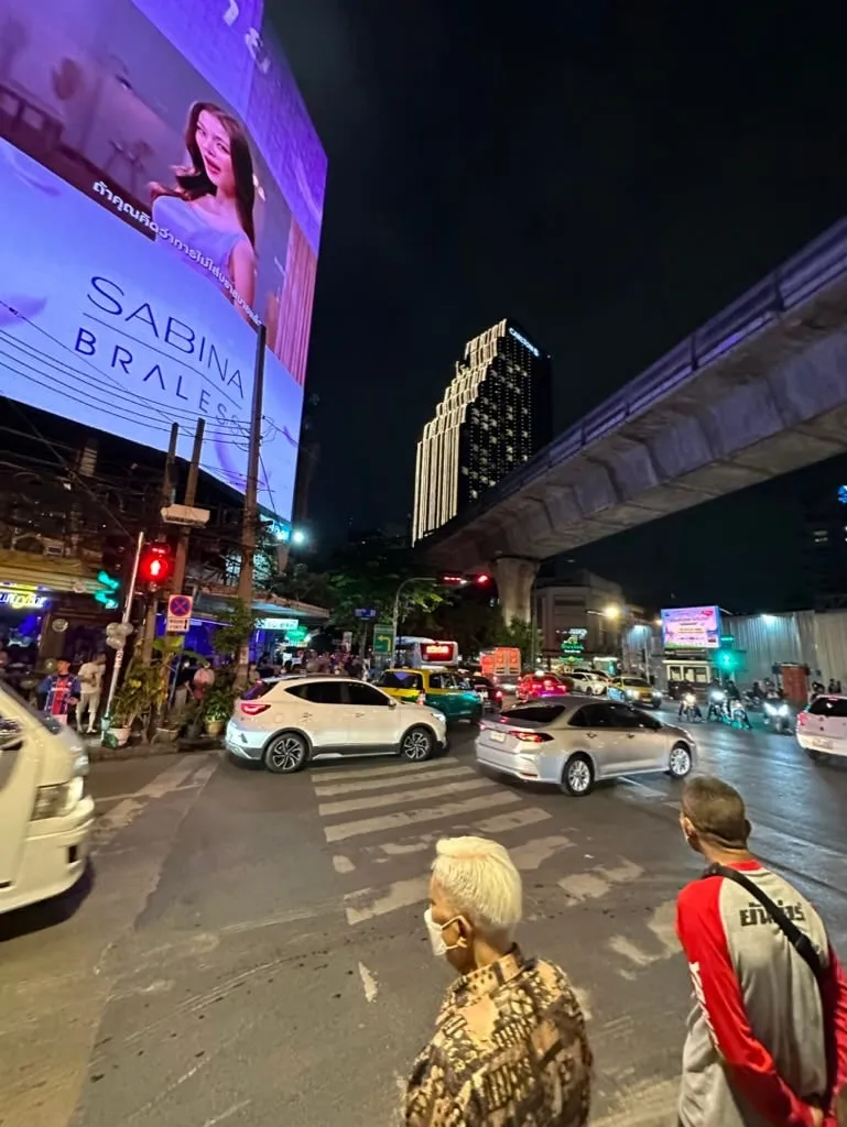 横断歩道、それは戦いの舞台