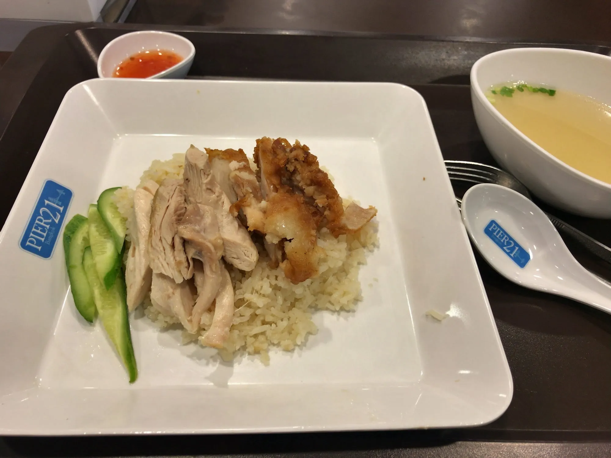 お昼は40バーツ120円位かな？ んまかった！