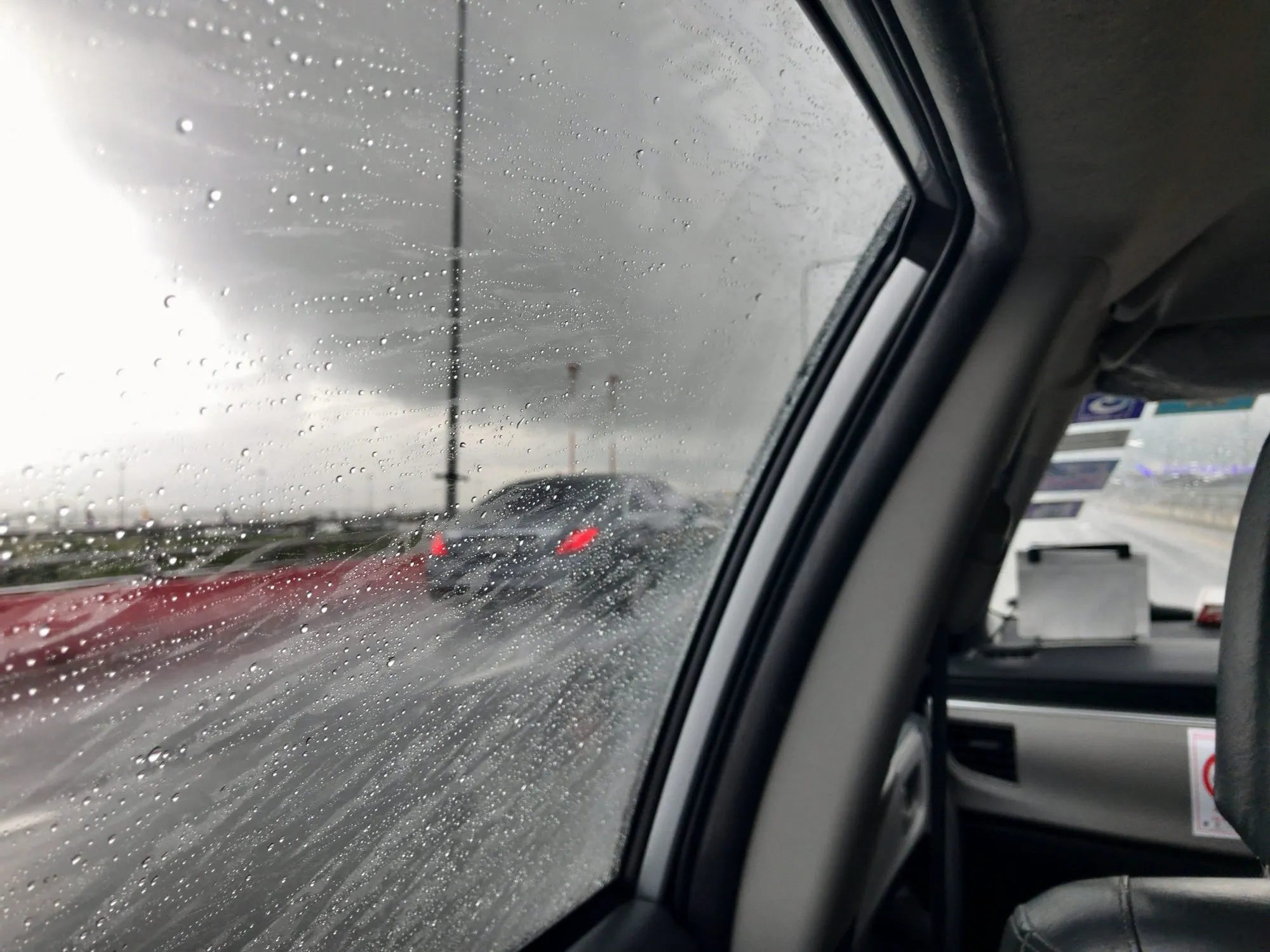 雷雨の中、おっちゃん飛ばします。トテモコワイ